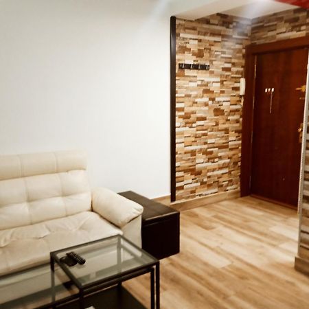 Precioso Apartamento 3 Habitaciones. Con Patio. Camas Eksteriør billede